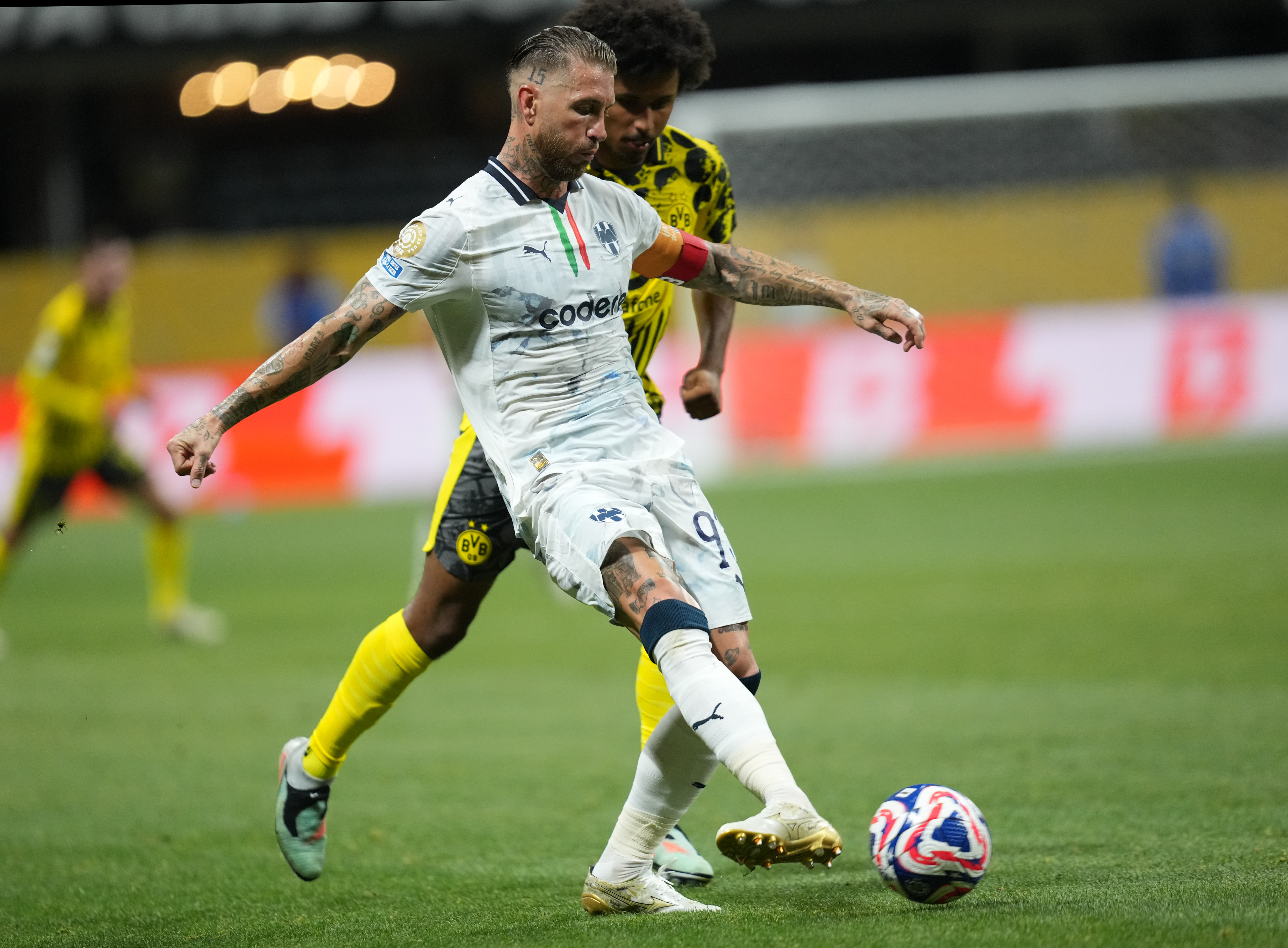 多特蒙德主场踢平对手,积分略显不足 多特蒙德主场踢平对手,积分略显不足