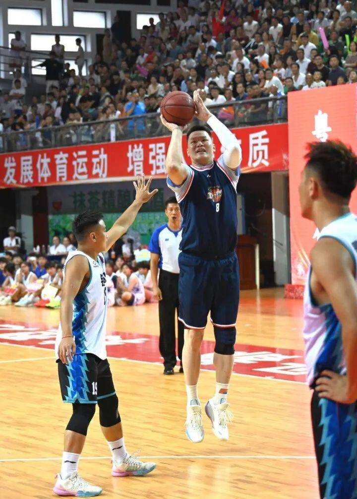 包含上海男篮战胜贵州队,强势发力展现团队实力的词条 包含上海男篮战胜贵州队,强势发力展现团队实力的词条