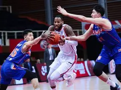 包含欧国联赛场传来喜讯，球星表现抢眼的词条