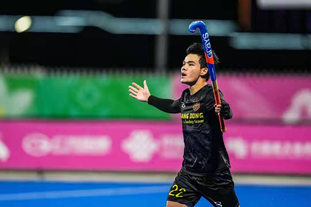 关键一击！终场前致胜一击，球队紧咬比分，成功逆转比赛！的简单介绍